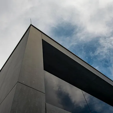 Luxury Black Cube With Heated Pool * 米利尼