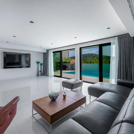别墅 Luxury Black Cube With Heated Pool