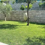 Luxury Black Cube With Heated Pool * 米利尼