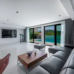 Villa Luxury Black Cube With Heated Pool