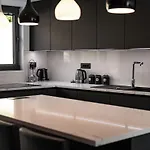 Luxury Black Cube With Heated Pool 别墅 *