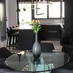 Villa Luxury Black Cube With Heated Pool *