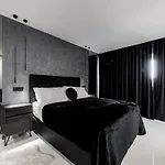 Villa Luxury Black Cube With Heated Pool