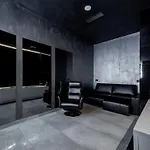 Luxury Black Cube With Heated Pool * 米利尼