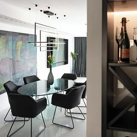 Luxury Black Cube With Heated Pool Villa Mlini