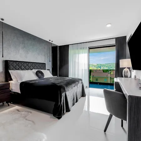 Luxury Black Cube With Heated Pool * Mlini
