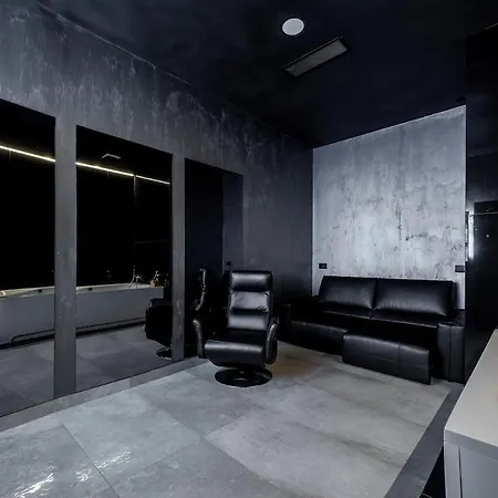 Luxury Black Cube With Heated Pool * Mlini