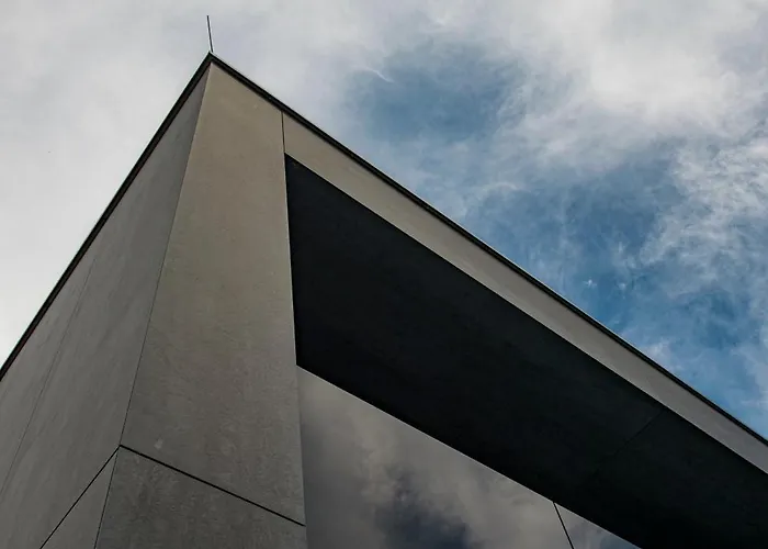 Luxury Black Cube With Heated Pool * Mlini