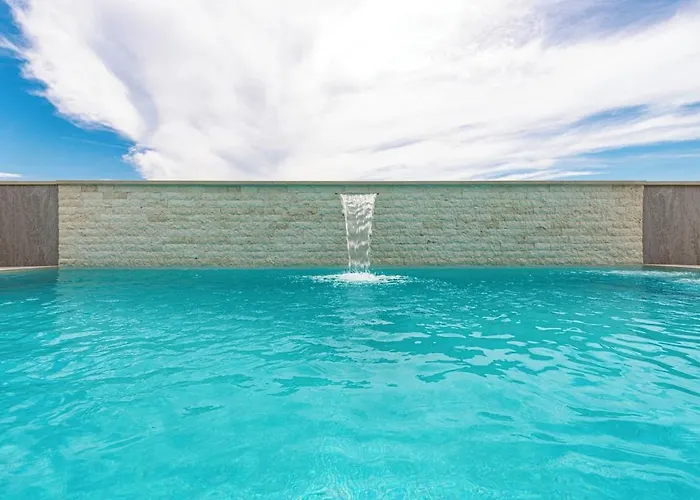 Luxury Black Cube With Heated Pool * Mlini