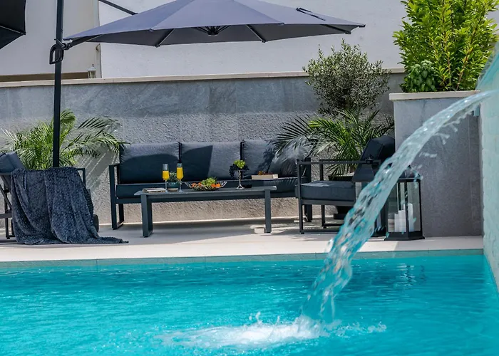 Luxury Black Cube With Heated Pool Villa *