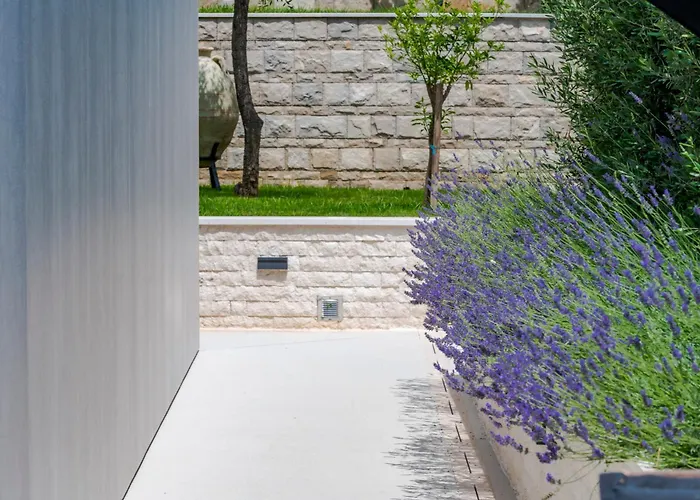 Villa Luxury Black Cube With Heated Pool *