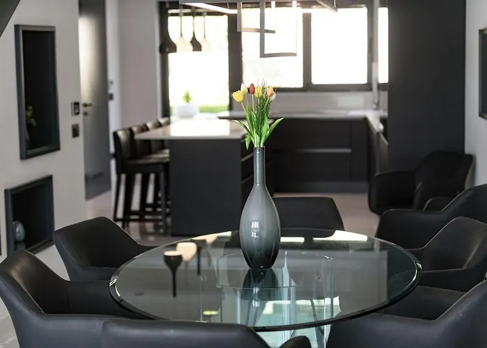 Villa Luxury Black Cube With Heated Pool