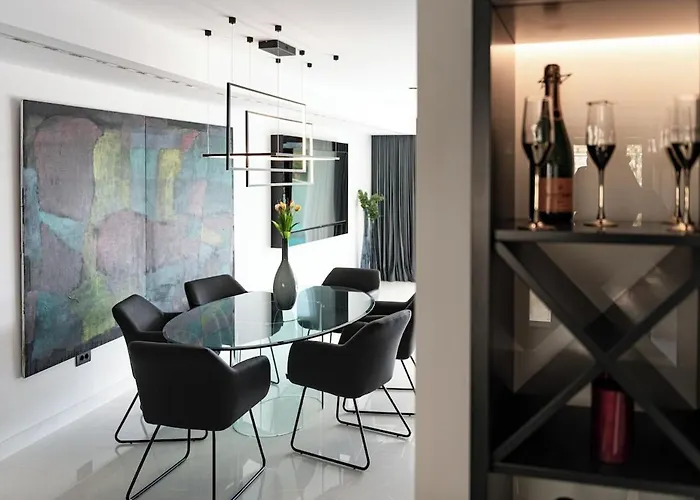 Luxury Black Cube With Heated Pool Villa Mlini