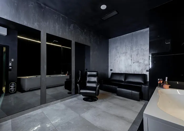 Luxury Black Cube With Heated Pool * Mlini