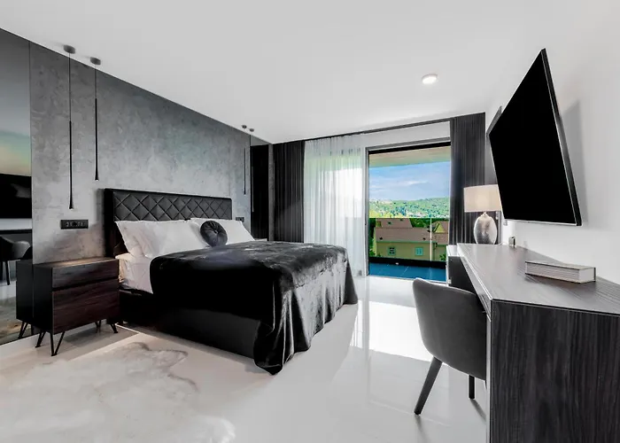 Luxury Black Cube With Heated Pool * Mlini