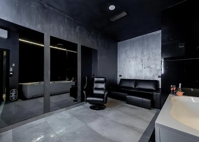 Luxury Black Cube With Heated Pool * Mlini