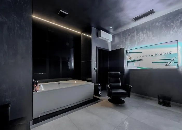 Luxury Black Cube With Heated Pool Villa