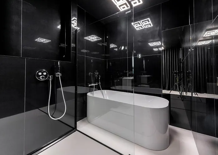 Luxury Black Cube With Heated Pool Mlini